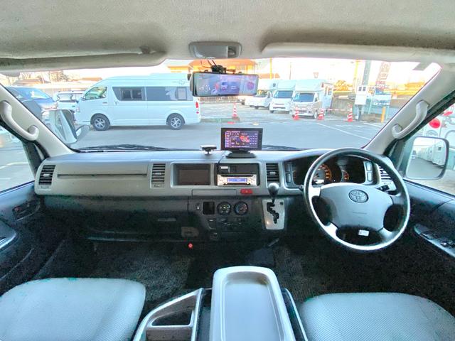 ハイエースワゴン 　ファンルーチェ　セレンゲティ　ツインサブバッテリー　ＦＦヒータ－　リアヒーター　リアクーラー　２０００Ｗインバーター　サイドオーニング　ルーフベント　テレビ　１２Ｖ冷蔵庫　外部充電　キッチン　コンロ（40枚目）
