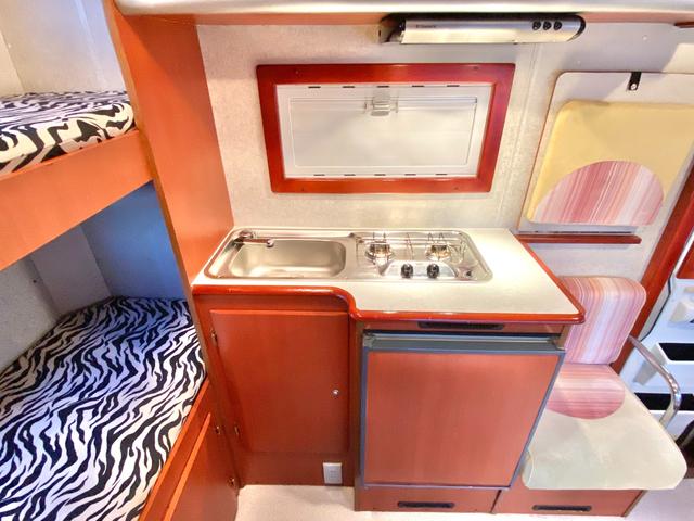 ハイエースワゴン 　ファンルーチェ　セレンゲティ　ツインサブバッテリー　ＦＦヒータ－　リアヒーター　リアクーラー　２０００Ｗインバーター　サイドオーニング　ルーフベント　テレビ　１２Ｖ冷蔵庫　外部充電　キッチン　コンロ（53枚目）