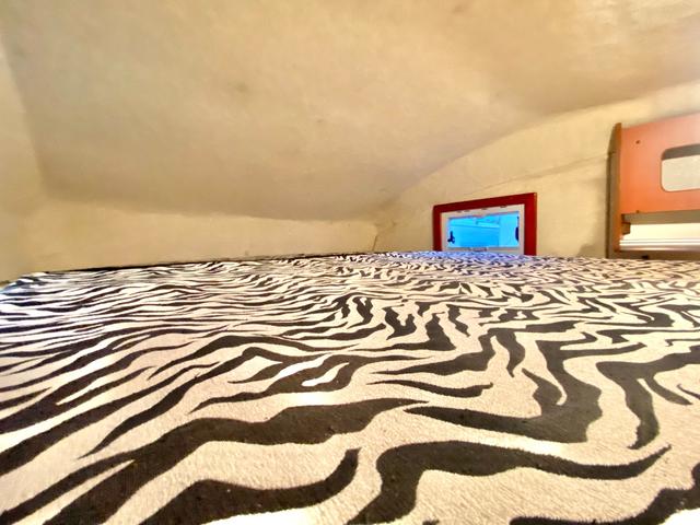 ハイエースワゴン 　ファンルーチェ　セレンゲティ　ツインサブバッテリー　ＦＦヒータ－　リアヒーター　リアクーラー　２０００Ｗインバーター　サイドオーニング　ルーフベント　テレビ　１２Ｖ冷蔵庫　外部充電　キッチン　コンロ（71枚目）