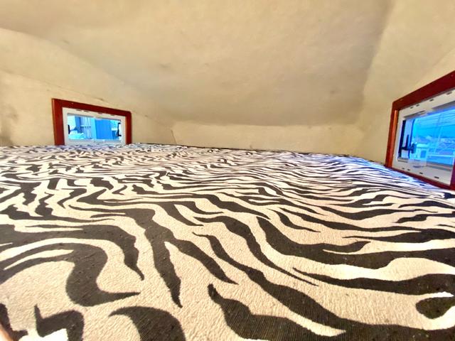 ハイエースワゴン 　ファンルーチェ　セレンゲティ　ツインサブバッテリー　ＦＦヒータ－　リアヒーター　リアクーラー　２０００Ｗインバーター　サイドオーニング　ルーフベント　テレビ　１２Ｖ冷蔵庫　外部充電　キッチン　コンロ（73枚目）