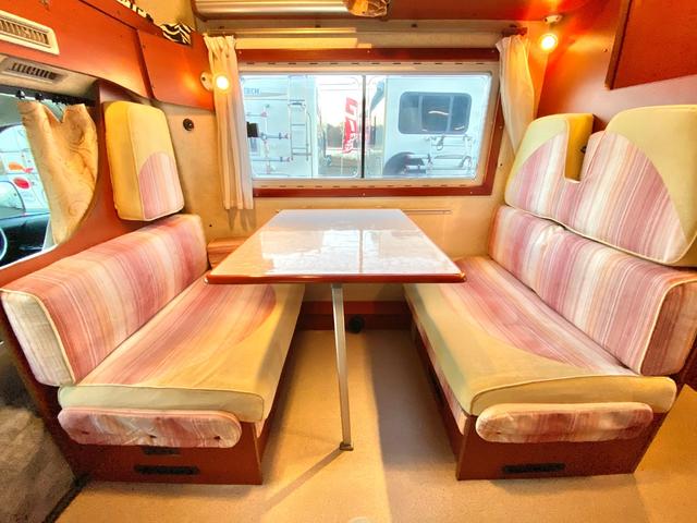 ハイエースワゴン 　ファンルーチェ　セレンゲティ　ツインサブバッテリー　ＦＦヒータ－　リアヒーター　リアクーラー　２０００Ｗインバーター　サイドオーニング　ルーフベント　テレビ　１２Ｖ冷蔵庫　外部充電　キッチン　コンロ（80枚目）