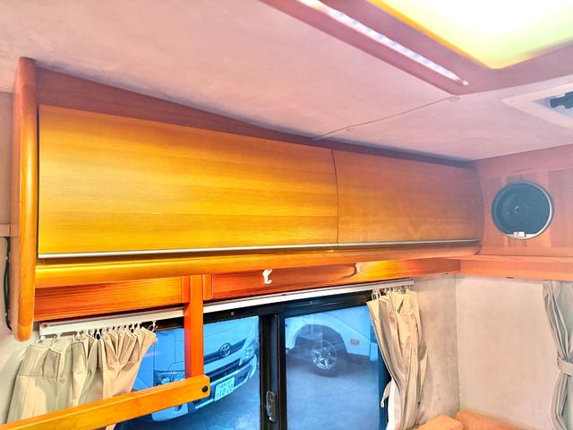 スクラムトラック AZ-MAX製 ラクーン 4WD 8ナンバー登録 FFヒータ- リア社外ショックアブソーバー サブバッテリー 走行充電 外部充電 キッチン シンク ミラー型前後ドラレコ ETC(68枚目)