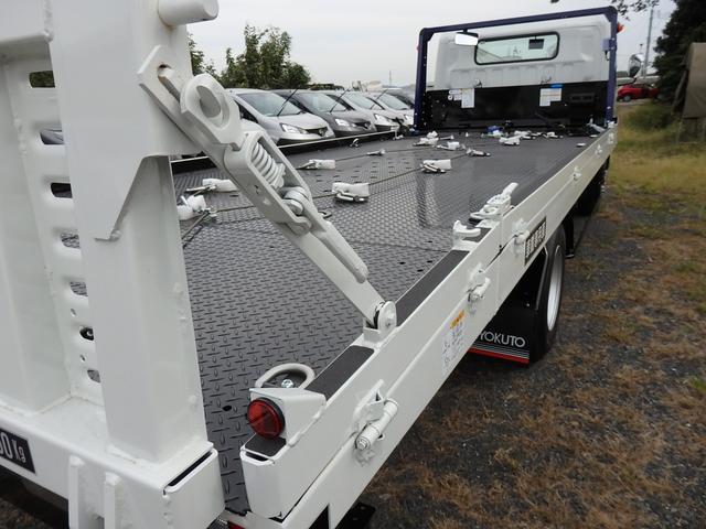 キャンター フラトップゼロ　積載３ｔ　ＡＴ車　ＮＥＷモデル　液晶メーター　左右アオリ開閉　ＮＥＷモデル　フル液晶ディスプレイ　純正バックモニター　ＬＥＤライト　衝突被害軽減ブレーキ　車線逸脱警報装置　メーカー保証継承付き　イージーアクセスキー（10枚目）