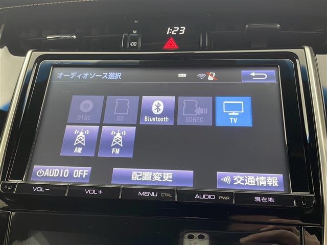 ハリアー プレミアム　純正９型ナビ／純正エアロ／バックモニター／ビルドインＥＴＣ／フルセグテレビ／Ｂｌｕｅｔｏｏｔｈ／ＣＤ／ＤＶＤ／クルーズコントロール／ＬＥＤヘッドライト／パワーバックドア／スマートキー／プッシュスタート（4枚目）