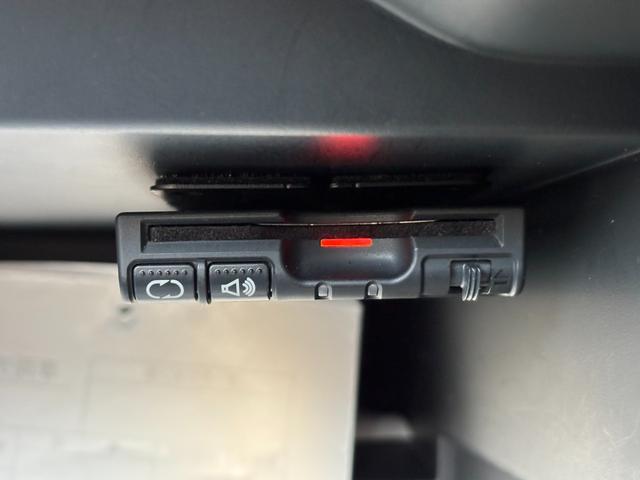 ノート ｅ－パワー　Ｘ　純正ナビ　フルセグＴＶ　ＣＤ／ＤＶＤ　Ｂｌｕｅｔｏｏｔｈ　ＳＤ　エマージェンシーブレーキ　車線逸脱警報　スマートキー　プッシュスタート　オートエアコン　ステアリングスイッチ　オートライト　ＥＴＣ（6枚目）