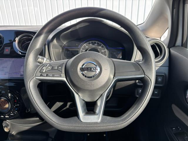 ノート ｅ－パワー　Ｘ　純正ナビ　フルセグＴＶ　ＣＤ／ＤＶＤ　Ｂｌｕｅｔｏｏｔｈ　ＳＤ　エマージェンシーブレーキ　車線逸脱警報　スマートキー　プッシュスタート　オートエアコン　ステアリングスイッチ　オートライト　ＥＴＣ（7枚目）