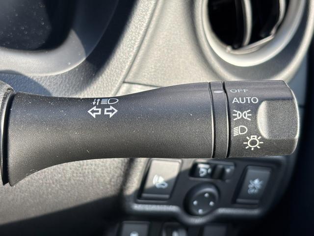 ノート ｅ－パワー　Ｘ　純正ナビ　フルセグＴＶ　ＣＤ／ＤＶＤ　Ｂｌｕｅｔｏｏｔｈ　ＳＤ　エマージェンシーブレーキ　車線逸脱警報　スマートキー　プッシュスタート　オートエアコン　ステアリングスイッチ　オートライト　ＥＴＣ（11枚目）