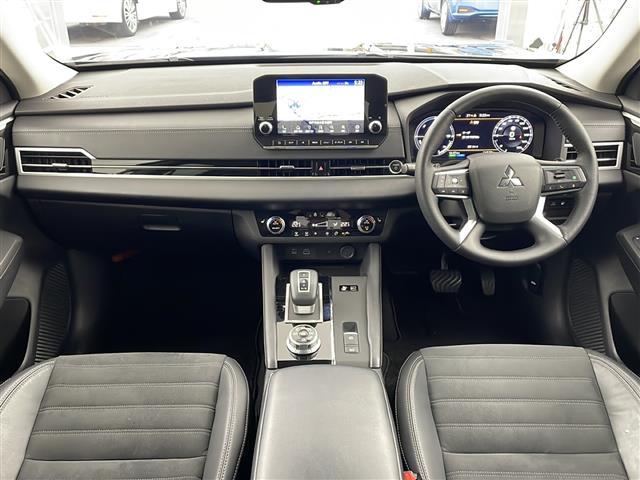 アウトランダーＰＨＥＶ Ｇ　１オーナー・純正ナビ・ＢＴ・アラウンドビューカメラ・レーンキープ・レーダークルーズコントロール・サンルーフ・衝突軽減・ＢＳＭ・ＥＴＣ・ハーフレザー・シートヒーター・パワーバックドア・純正２０インチＡＷ（42枚目）