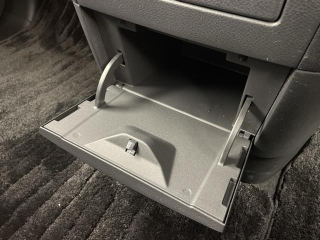 エルグランド ２５０ハイウェイスターＳ　純正ナビ　サンルーフ　レーダークルーズコントロール　両側パワースライドドア　純正ドライブレコーダー　エマージェンシーブレーキ　全方位　ＬＥＤオートライト　ＢＳＭ　ハーフレザー　純正１８インチアルミ（30枚目）