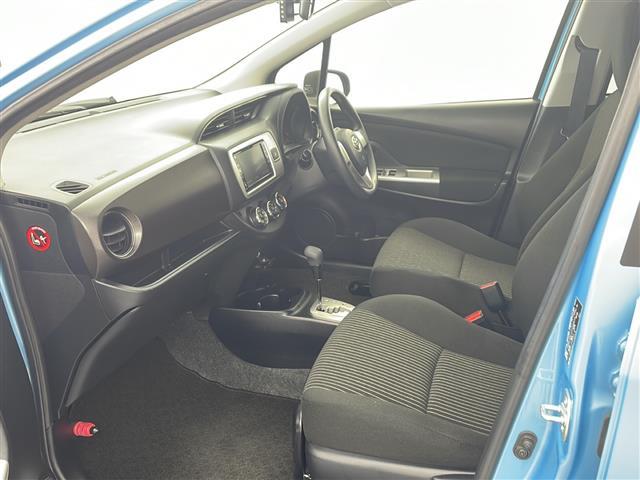 ヴィッツ ジュエラ　純正ＨＤＤナビ　ＣＤ／ＤＶＤ／ＡＵＸ　バックカメラ　前方ドライブレコーダー　横滑り防止装置　盗難防止装置　ＥＴＣ　スマートキー　プッシュスタート　電動格納ミラー　Ｗエアバッグ　純正フロアマット（12枚目）