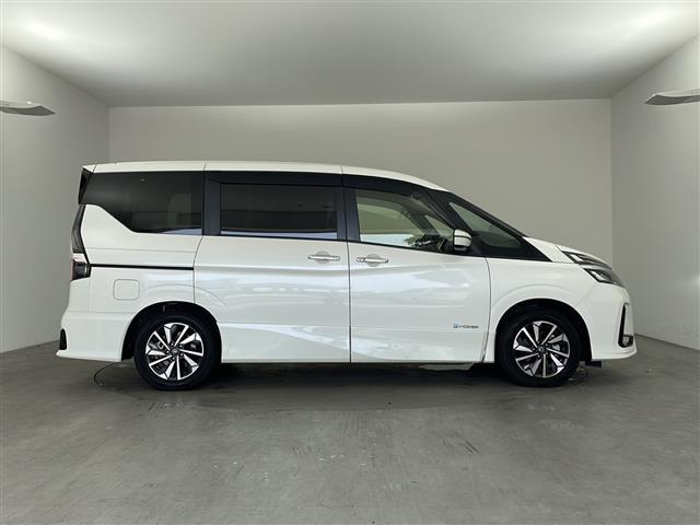 セレナ ｅ－パワー　ハイウェイスターＶ　純正１０インチＳＤナビ　フルセグ　バックカメラ　ビルトインＥＴＣ　プロパイロット　レーダークルーズコントロール　レーンキープ　エマージェンシーブレーキ　シートヒーター　両側パワースライドドア　ＢＳＭ（6枚目）