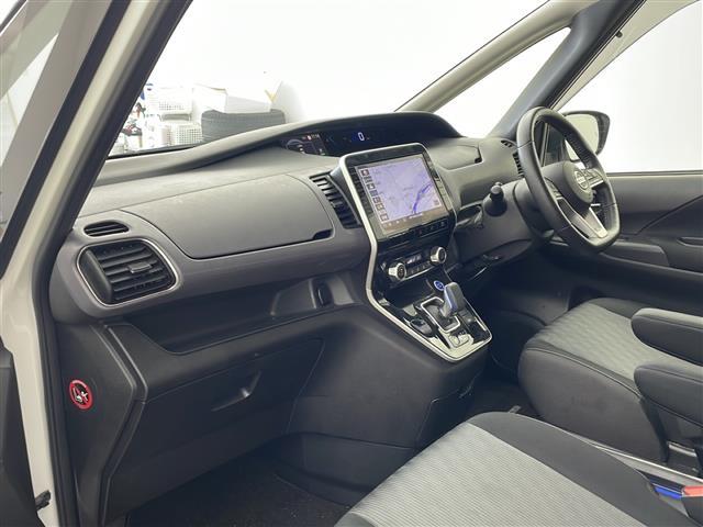 セレナ ｅ－パワー　ハイウェイスターＶ　純正１０インチＳＤナビ　フルセグ　バックカメラ　ビルトインＥＴＣ　プロパイロット　レーダークルーズコントロール　レーンキープ　エマージェンシーブレーキ　シートヒーター　両側パワースライドドア　ＢＳＭ（13枚目）
