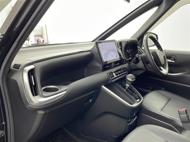 ノア Ｓ－Ｚ　純正１０．２型ナビ　モデリスタエアロ　快適利便ＰＫＧ　ユニバーサルステップ　両側パワースライド　バックカメラ　衝突軽減　レーンキープ　ＰＣＳ　クリアランスソナー　シートヒーター　前後ドラレコ　ＥＴＣ（13枚目）