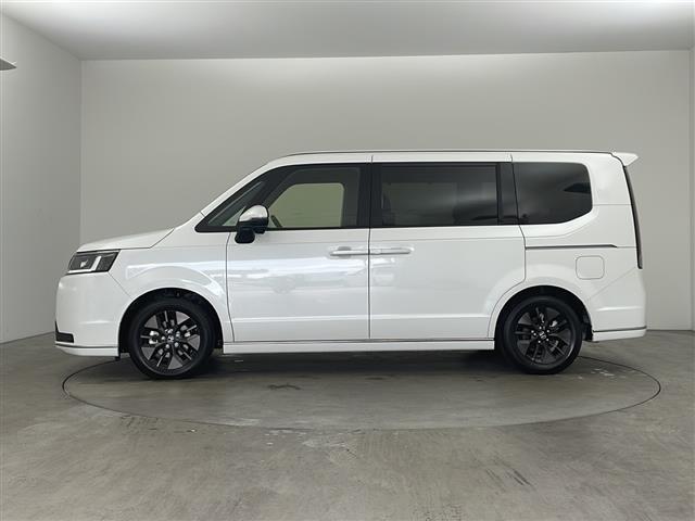 ステップワゴン ｅ：ＨＥＶスパーダ　・登録済未使用車・純正１１．４インチナビ（ＣＤ／ＤＶＤ／ＴＶ／ＢＴ／ＳＤ）・純正１５．６インチフリップダウンモニター・両側パワースライドドア・衝突軽減ブレーキ（ＣＭＢＳ）・先行車発進お知らせ（4枚目）