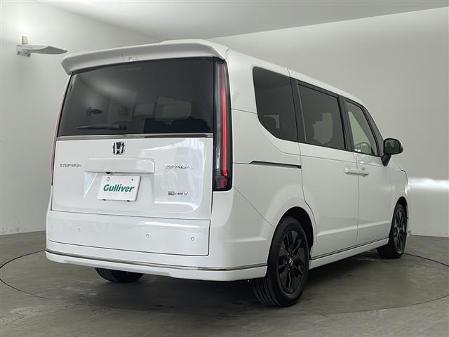 ステップワゴン ｅ：ＨＥＶスパーダ　・登録済未使用車・純正１１．４インチナビ（ＣＤ／ＤＶＤ／ＴＶ／ＢＴ／ＳＤ）・純正１５．６インチフリップダウンモニター・両側パワースライドドア・衝突軽減ブレーキ（ＣＭＢＳ）・先行車発進お知らせ（6枚目）