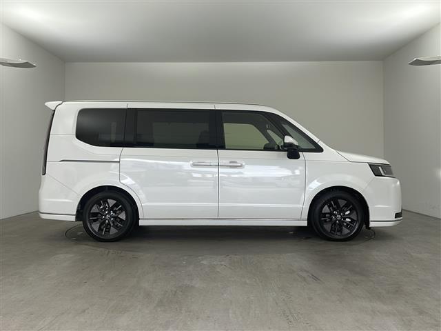 ステップワゴン ｅ：ＨＥＶスパーダ　・登録済未使用車・純正１１．４インチナビ（ＣＤ／ＤＶＤ／ＴＶ／ＢＴ／ＳＤ）・純正１５．６インチフリップダウンモニター・両側パワースライドドア・衝突軽減ブレーキ（ＣＭＢＳ）・先行車発進お知らせ（7枚目）