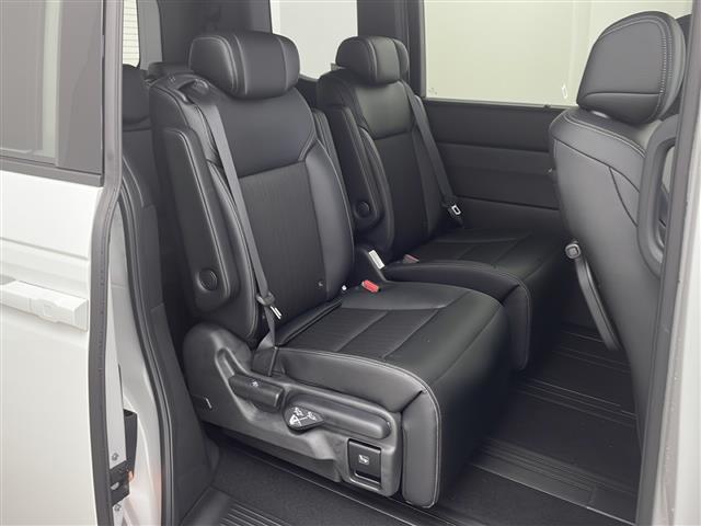 ステップワゴン ｅ：ＨＥＶスパーダ　・登録済未使用車・純正１１．４インチナビ（ＣＤ／ＤＶＤ／ＴＶ／ＢＴ／ＳＤ）・純正１５．６インチフリップダウンモニター・両側パワースライドドア・衝突軽減ブレーキ（ＣＭＢＳ）・先行車発進お知らせ（11枚目）