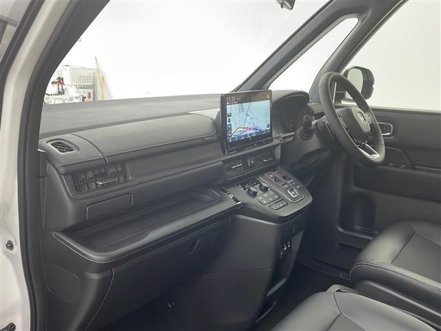 ステップワゴン ｅ：ＨＥＶスパーダ　・登録済未使用車・純正１１．４インチナビ（ＣＤ／ＤＶＤ／ＴＶ／ＢＴ／ＳＤ）・純正１５．６インチフリップダウンモニター・両側パワースライドドア・衝突軽減ブレーキ（ＣＭＢＳ）・先行車発進お知らせ（15枚目）