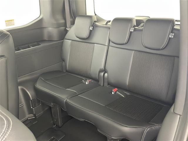 ステップワゴン ｅ：ＨＥＶスパーダ　・登録済未使用車・純正１１．４インチナビ（ＣＤ／ＤＶＤ／ＴＶ／ＢＴ／ＳＤ）・純正１５．６インチフリップダウンモニター・両側パワースライドドア・衝突軽減ブレーキ（ＣＭＢＳ）・先行車発進お知らせ（17枚目）