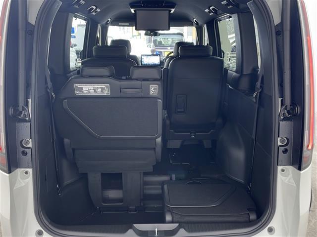 ステップワゴン ｅ：ＨＥＶスパーダ　・登録済未使用車・純正１１．４インチナビ（ＣＤ／ＤＶＤ／ＴＶ／ＢＴ／ＳＤ）・純正１５．６インチフリップダウンモニター・両側パワースライドドア・衝突軽減ブレーキ（ＣＭＢＳ）・先行車発進お知らせ（20枚目）