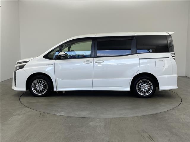 ヴォクシー ハイブリッドＺＳ　純正９インチナビ＆ＴＶ＆ＣＤ＆ＢＴ　バックカメラ　パワースライドドア　トヨタセーフティセンス　ビルトインＥＴＣ　クルーズコントロール　スマートキー　シートヒーター　オートマチックハイビーム（4枚目）