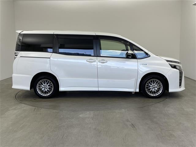 ヴォクシー ハイブリッドＺＳ　純正９インチナビ＆ＴＶ＆ＣＤ＆ＢＴ　バックカメラ　パワースライドドア　トヨタセーフティセンス　ビルトインＥＴＣ　クルーズコントロール　スマートキー　シートヒーター　オートマチックハイビーム（7枚目）