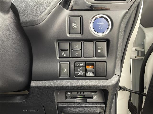 ヴォクシー ハイブリッドＺＳ　純正９インチナビ＆ＴＶ＆ＣＤ＆ＢＴ　バックカメラ　パワースライドドア　トヨタセーフティセンス　ビルトインＥＴＣ　クルーズコントロール　スマートキー　シートヒーター　オートマチックハイビーム（26枚目）