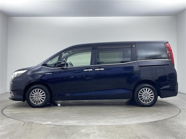 エスクァイア ハイブリッドＧｉ　純正９インチナビ　ＴＶ　フリップダウンモニター　バックカメラ　ＥＴＣ　両側パワースライドドア　プリクラッシュセーフティ　レーンディパチャーアラート　オートマチックハイビーム　シートヒーター　カワシート（7枚目）