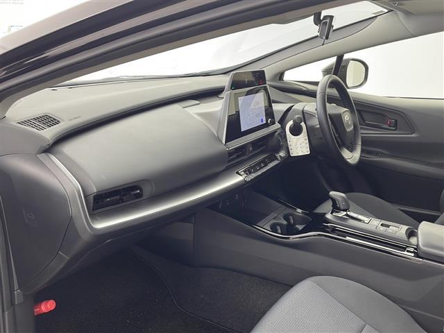 プリウス Ｕ　純正ディスプレイオーディオ　フルセグＴＶ　Ｔｏｙｏｔａ　Ｓａｆｅｔｙ　Ｓｅｎｓｅ　パノラミックビューモニター　ブラインドスポットモニター　ＬＥＤオートライト　ＡＣ１００Ｖ充電　ビルトインＥＴＣ２．０（12枚目）