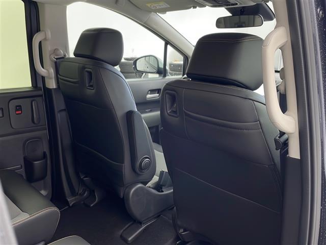 フリード ｅ：ＨＥＶクロスター　純正ナビ　バックカメラ　Ｈｏｎｄａ　ＳＥＮＳＩＮＧ　ブラインドスポットモニター　両側パワースライドドア　電動パーキングブレーキ　ＢＲＳＫＥ　ＨＯＬＤ　ＬＥＤヘッドライト　純正アルミホイールタイヤ（10枚目）