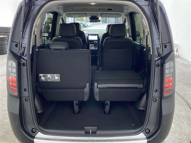 フリード ｅ：ＨＥＶクロスター　純正ナビ　バックカメラ　Ｈｏｎｄａ　ＳＥＮＳＩＮＧ　ブラインドスポットモニター　両側パワースライドドア　電動パーキングブレーキ　ＢＲＳＫＥ　ＨＯＬＤ　ＬＥＤヘッドライト　純正アルミホイールタイヤ（19枚目）