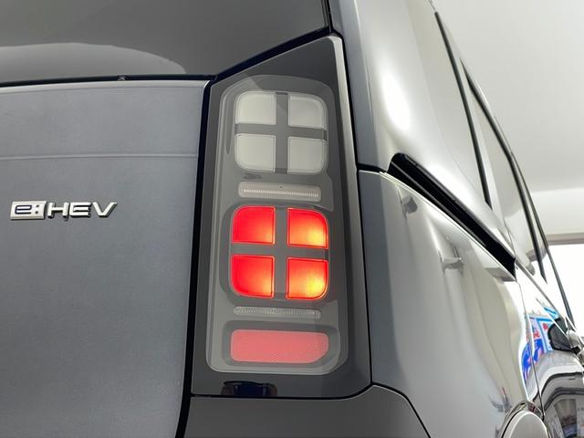 フリード ｅ：ＨＥＶクロスター　純正ナビ　バックカメラ　Ｈｏｎｄａ　ＳＥＮＳＩＮＧ　ブラインドスポットモニター　両側パワースライドドア　電動パーキングブレーキ　ＢＲＳＫＥ　ＨＯＬＤ　ＬＥＤヘッドライト　純正アルミホイールタイヤ（47枚目）