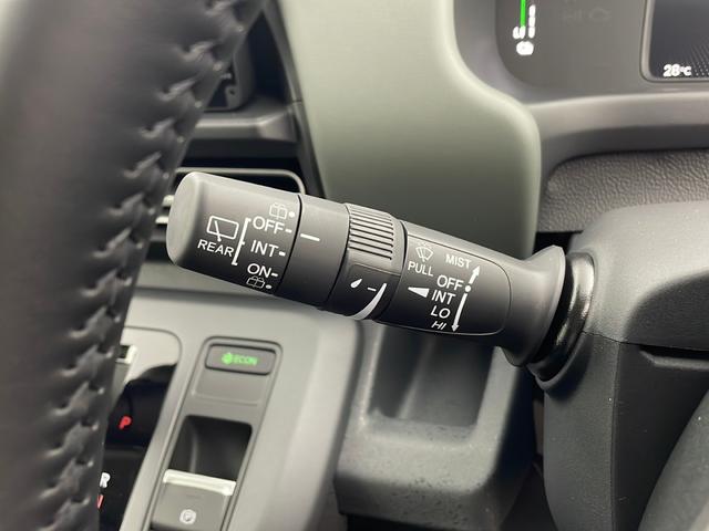 フリード ｅ：ＨＥＶクロスター　純正ナビ　バックカメラ　Ｈｏｎｄａ　ＳＥＮＳＩＮＧ　ブラインドスポットモニター　両側パワースライドドア　電動パーキングブレーキ　ＢＲＳＫＥ　ＨＯＬＤ　ＬＥＤヘッドライト　純正アルミホイールタイヤ（62枚目）
