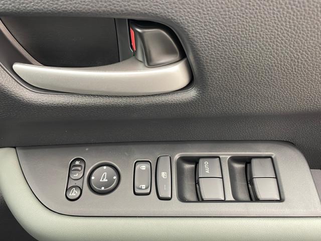 フリード ｅ：ＨＥＶクロスター　純正ナビ　バックカメラ　Ｈｏｎｄａ　ＳＥＮＳＩＮＧ　ブラインドスポットモニター　両側パワースライドドア　電動パーキングブレーキ　ＢＲＳＫＥ　ＨＯＬＤ　ＬＥＤヘッドライト　純正アルミホイールタイヤ（68枚目）