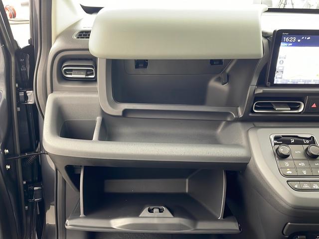 フリード ｅ：ＨＥＶクロスター　純正ナビ　バックカメラ　Ｈｏｎｄａ　ＳＥＮＳＩＮＧ　ブラインドスポットモニター　両側パワースライドドア　電動パーキングブレーキ　ＢＲＳＫＥ　ＨＯＬＤ　ＬＥＤヘッドライト　純正アルミホイールタイヤ（74枚目）