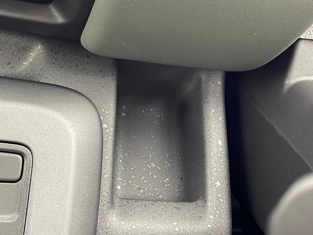 フリード ｅ：ＨＥＶクロスター　純正ナビ　バックカメラ　Ｈｏｎｄａ　ＳＥＮＳＩＮＧ　ブラインドスポットモニター　両側パワースライドドア　電動パーキングブレーキ　ＢＲＳＫＥ　ＨＯＬＤ　ＬＥＤヘッドライト　純正アルミホイールタイヤ（76枚目）