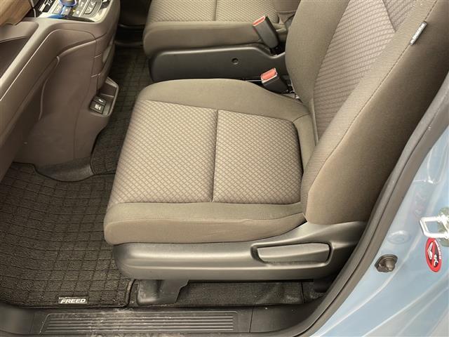 フリードハイブリッド ハイブリッド・Ｇホンダセンシング　純正ナビ　バックカメラ　ホンダセンシング　コーナーセンサー　両側パワースライドドア　ＬＥＤヘッドライト　ロールサンシェード　シートヒーター　純正前方ドライブレコーダー　ビルトインＥＴＣ　スペアキー（13枚目）