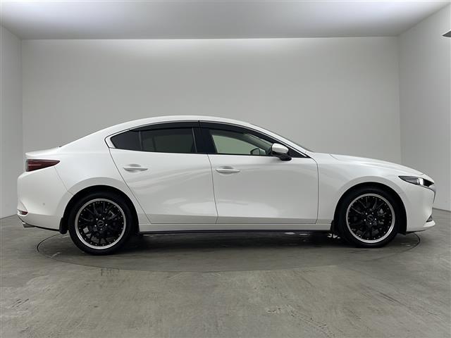 MAZDA3セダン XDプロアクティブ ツーリングセレクション 純正ナビ 全方位カメラ 衝突軽減ブレーキ レーダークルーズコントロール レーンキープアシスト パーキングセンサー パワーバックドア ヘッドアップディスプレイ ステアリングヒーター 純正ドラレコ ETC(6枚目)