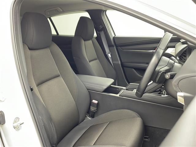 MAZDA3セダン XDプロアクティブ ツーリングセレクション 純正ナビ 全方位カメラ 衝突軽減ブレーキ レーダークルーズコントロール レーンキープアシスト パーキングセンサー パワーバックドア ヘッドアップディスプレイ ステアリングヒーター 純正ドラレコ ETC(9枚目)