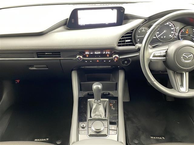 MAZDA3セダン XDプロアクティブ ツーリングセレクション 純正ナビ 全方位カメラ 衝突軽減ブレーキ レーダークルーズコントロール レーンキープアシスト パーキングセンサー パワーバックドア ヘッドアップディスプレイ ステアリングヒーター 純正ドラレコ ETC(21枚目)