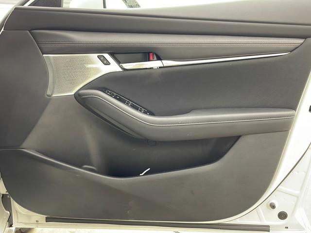 MAZDA3セダン XDプロアクティブ ツーリングセレクション 純正ナビ 全方位カメラ 衝突軽減ブレーキ レーダークルーズコントロール レーンキープアシスト パーキングセンサー パワーバックドア ヘッドアップディスプレイ ステアリングヒーター 純正ドラレコ ETC(71枚目)