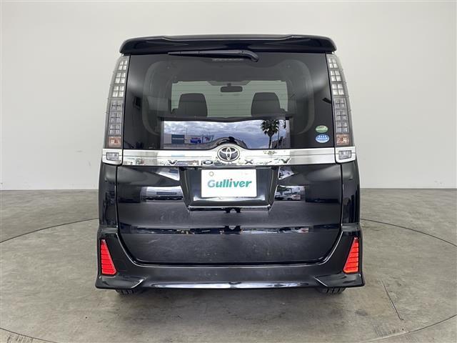 ヴォクシー ＺＳ　ナビ　ＴＶ　バックカメラ　ビルトインＥＴＣ　左側パワースライドドア　ＬＥＤヘッドライト　オートライト　フォグランプ　プッシュスタート　スマートキー　純正１６インチアルミホイール　革巻きステアリング（5枚目）