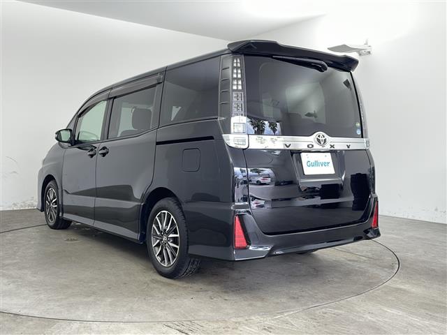 ヴォクシー ＺＳ　ナビ　ＴＶ　バックカメラ　ビルトインＥＴＣ　左側パワースライドドア　ＬＥＤヘッドライト　オートライト　フォグランプ　プッシュスタート　スマートキー　純正１６インチアルミホイール　革巻きステアリング（43枚目）