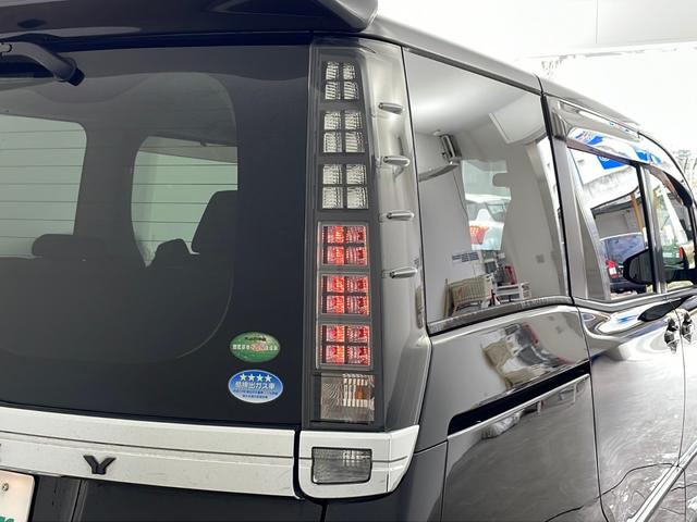 ヴォクシー ＺＳ　ナビ　ＴＶ　バックカメラ　ビルトインＥＴＣ　左側パワースライドドア　ＬＥＤヘッドライト　オートライト　フォグランプ　プッシュスタート　スマートキー　純正１６インチアルミホイール　革巻きステアリング（45枚目）