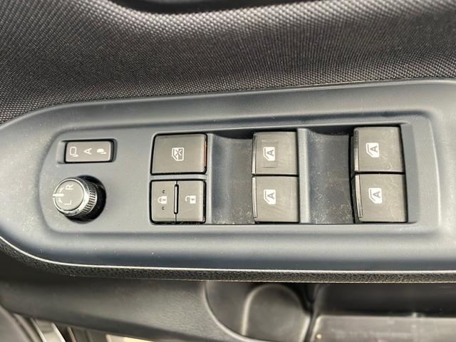ヴォクシー ＺＳ　ナビ　ＴＶ　バックカメラ　ビルトインＥＴＣ　左側パワースライドドア　ＬＥＤヘッドライト　オートライト　フォグランプ　プッシュスタート　スマートキー　純正１６インチアルミホイール　革巻きステアリング（66枚目）
