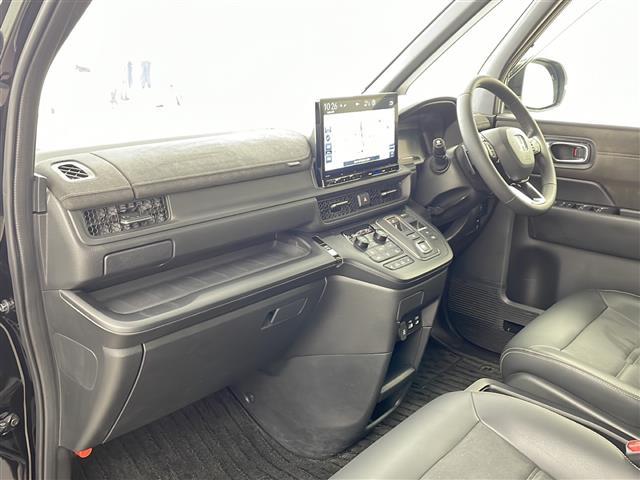 ステップワゴン e:HEVスパーダ プレミアムライン 純正11.4インチナビ・ホンダセンシング・両側パワースライドドア・パワーバックドア・全方位カメラ・ビルトインETC・純正前後ドラレコ・ハーフレザー・ジートヒーター・LEDオートライト・フォグランプ(17枚目)