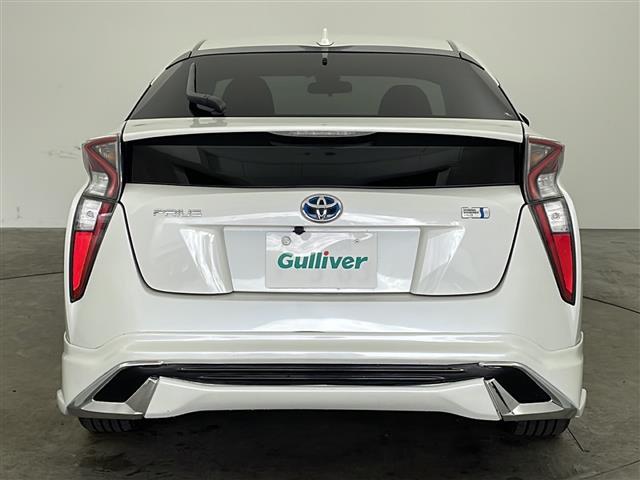 プリウス Ｓ　社外ナビ・フルセグ・トヨタセーフティセンス・レーダークルーズコントロール・プリクラッシュセーフティ・ＬＥＤオートライト・社外エアロ・バックカメラ・ＥＴＣ２．０・スペアキー・社外１８インチアルミ（5枚目）