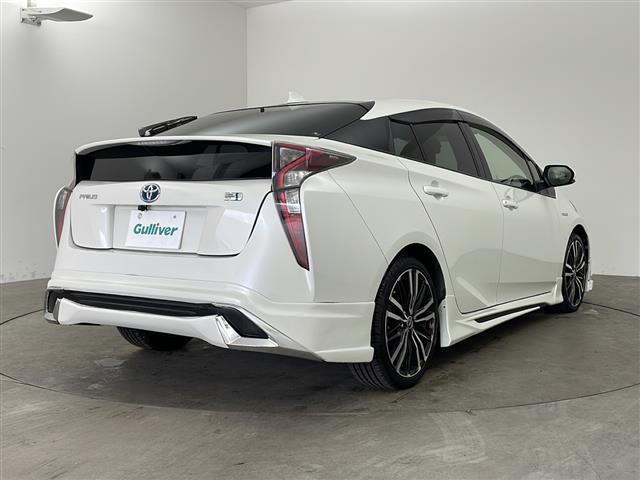 プリウス Ｓ　社外ナビ・フルセグ・トヨタセーフティセンス・レーダークルーズコントロール・プリクラッシュセーフティ・ＬＥＤオートライト・社外エアロ・バックカメラ・ＥＴＣ２．０・スペアキー・社外１８インチアルミ（6枚目）