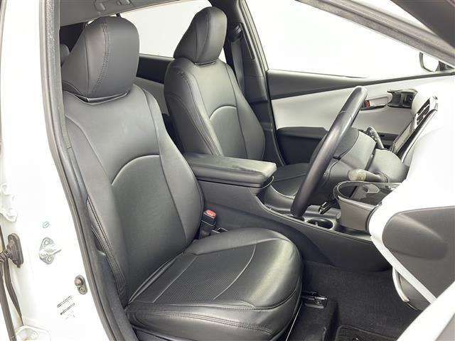 プリウス Ｓ　社外ナビ・フルセグ・トヨタセーフティセンス・レーダークルーズコントロール・プリクラッシュセーフティ・ＬＥＤオートライト・社外エアロ・バックカメラ・ＥＴＣ２．０・スペアキー・社外１８インチアルミ（9枚目）