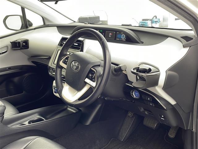 プリウス Ｓ　社外ナビ・フルセグ・トヨタセーフティセンス・レーダークルーズコントロール・プリクラッシュセーフティ・ＬＥＤオートライト・社外エアロ・バックカメラ・ＥＴＣ２．０・スペアキー・社外１８インチアルミ（10枚目）